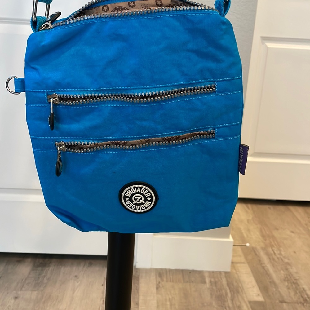 Blue Jinqiaoer purse.